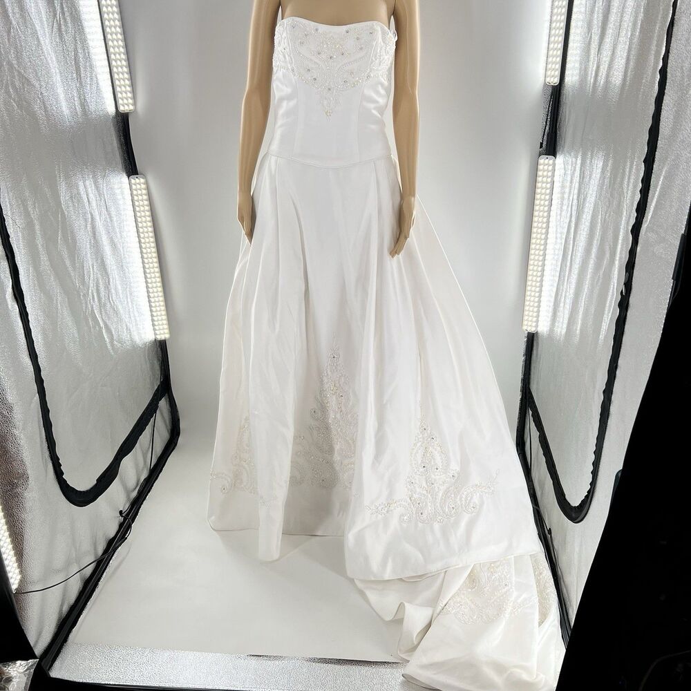 VTG Mary’s Classic 90's Wedding Gown w/Matching Beaded Wrap & White Veil w/Satin